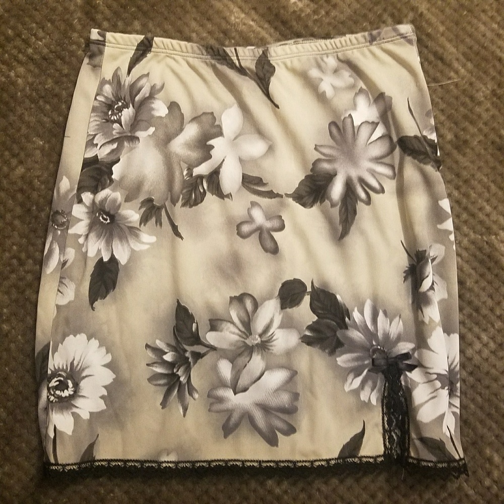 Mine Floral grey skirt